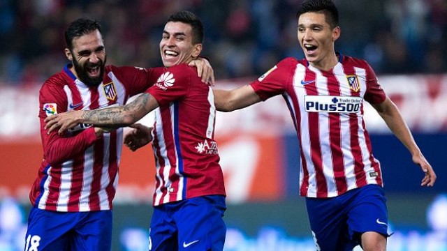 El Atlético de Madrid goza de una plácida noche en el Vicente Calderón