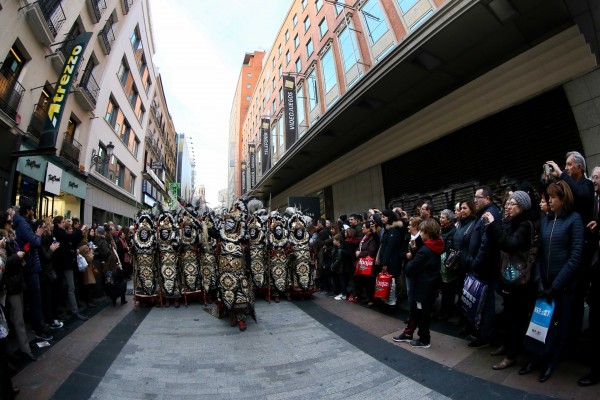 Desfile de las fiestas de Alicante en Fitur 