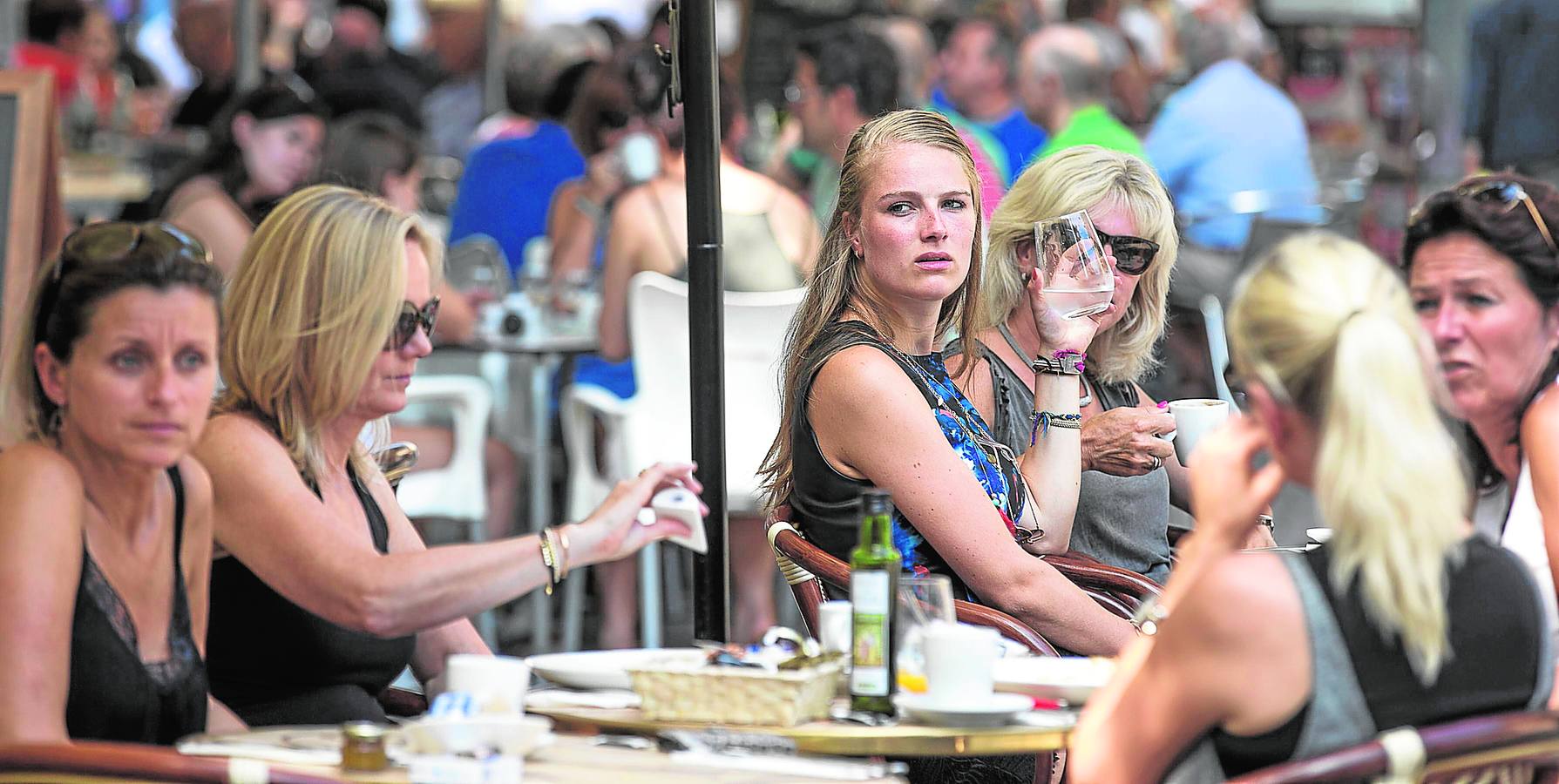 Terraza de un bar en una zona turística de Valencia, en una imagen reciente (Foto:EFE) - 