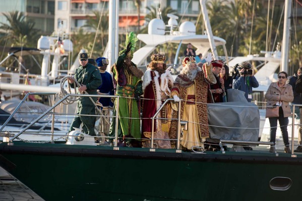 Cabalgata de los Reyes Magos en Alicante (Fotos: RAFA MOLINA)