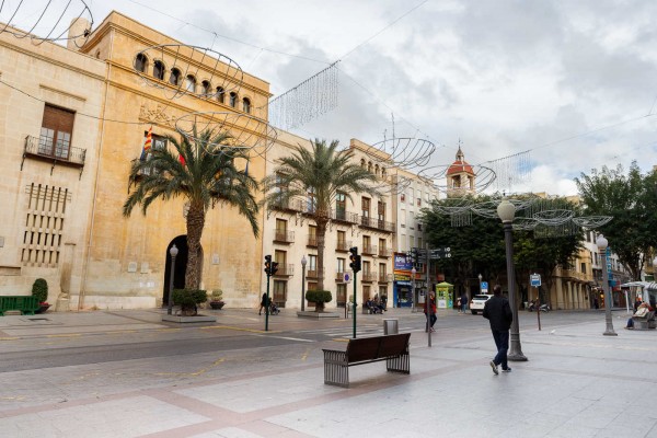 Iberdrola suministrará energía 100% renovable a los edificios municipales de Elche