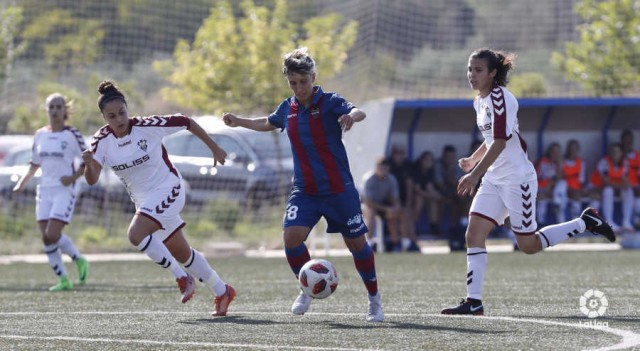 El Levante doblega al Albacete con doblete de Charlyn y gol de Maitane