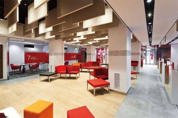 Banco Santander abre desde este lunes 500 oficinas por la tarde pero solo con cita previa