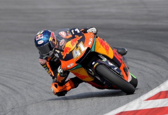 Binder logra su primer triunfo, Bagnaia aumenta la ventaja