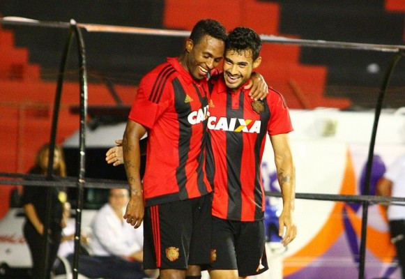 Vinícius Araujo se estrena como goleador en el Sport Club Recife