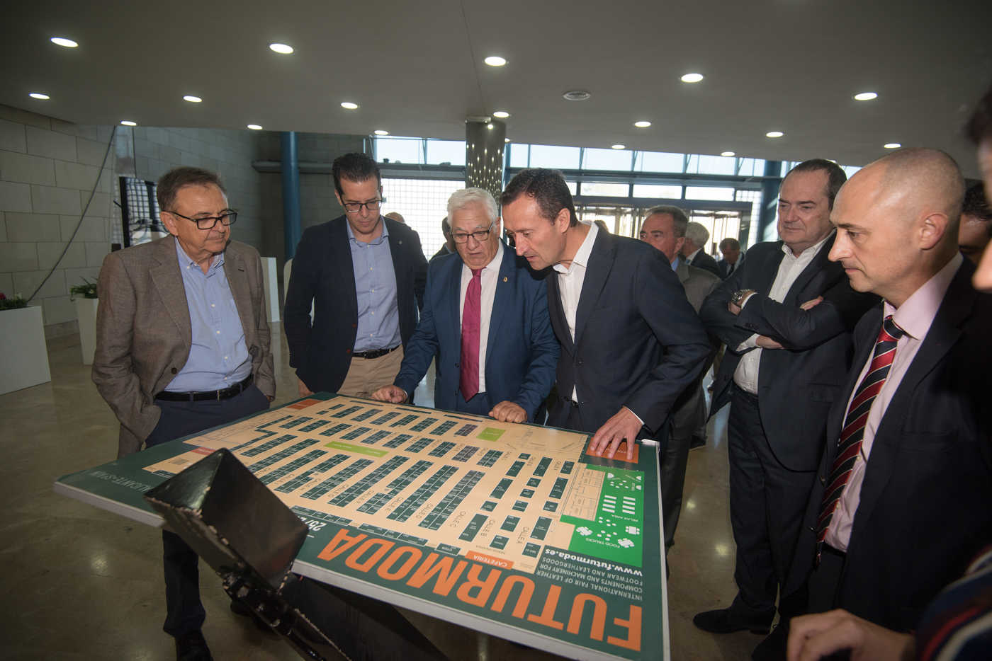 Inauguración de la feria de calzado Futurmoda en IFA (Fotos: RAFA MOLINA)