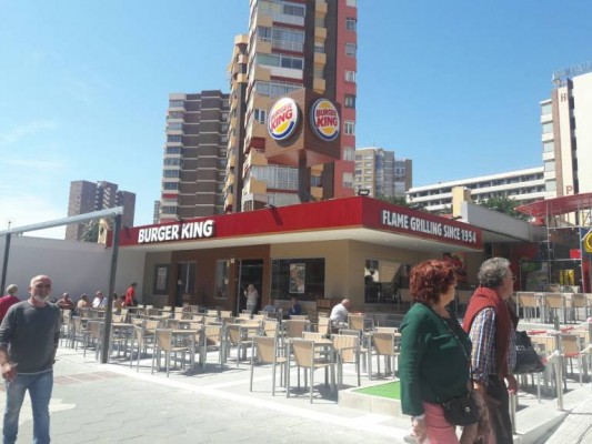 Benidorm niega la licencia de actividad al nuevo Burger King tras más de un año en funcionamiento