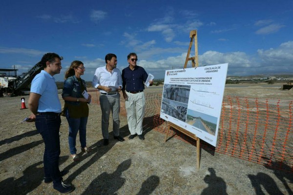 El nuevo acceso a Urbanova estará finalizado antes de que concluya diciembre