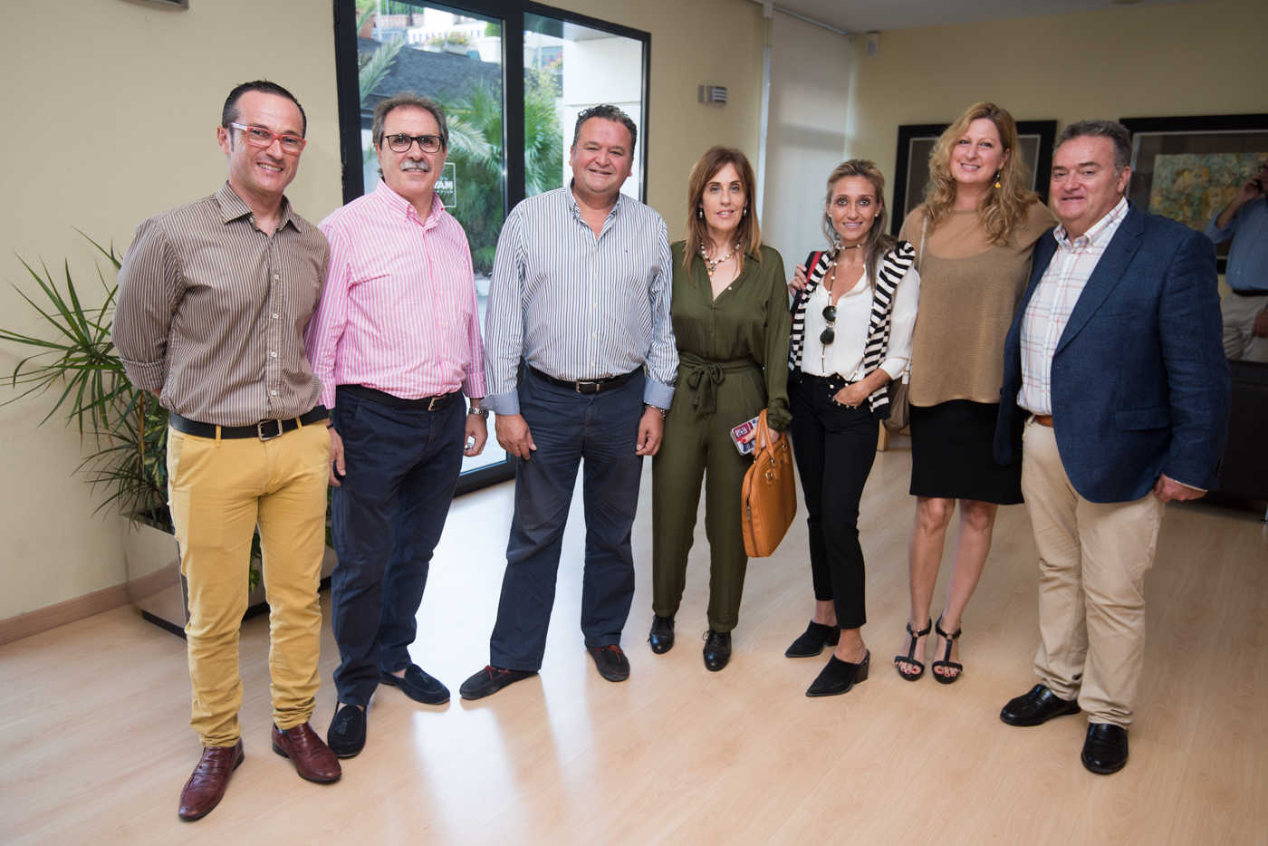 Networking de la asociación Unidos 8 de Marzo con el director de la Vuelta (Fotos: RAFA MOLINA)