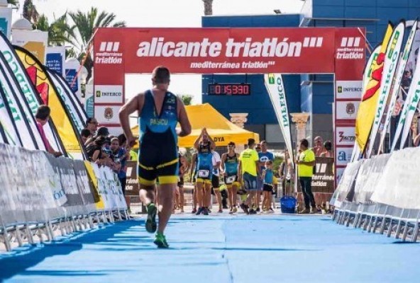 Alicante Triatlón reunirá este fin de semana a unos 800 participantes

