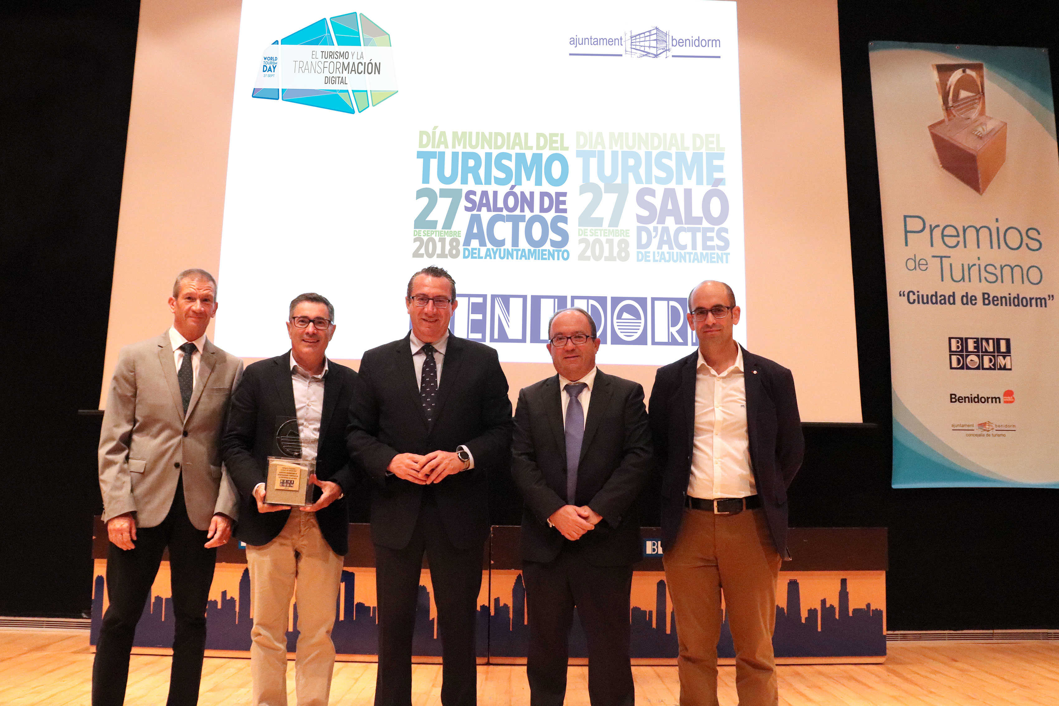 Benidorm entrega sus premios de Turismo con acento inglés y recuerdos a Roc Gregori
