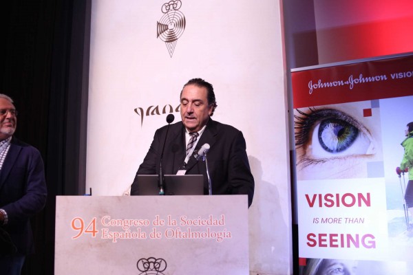 El ilicitano Fernando Soler abre el congreso nacional de oftalmología de Granada
