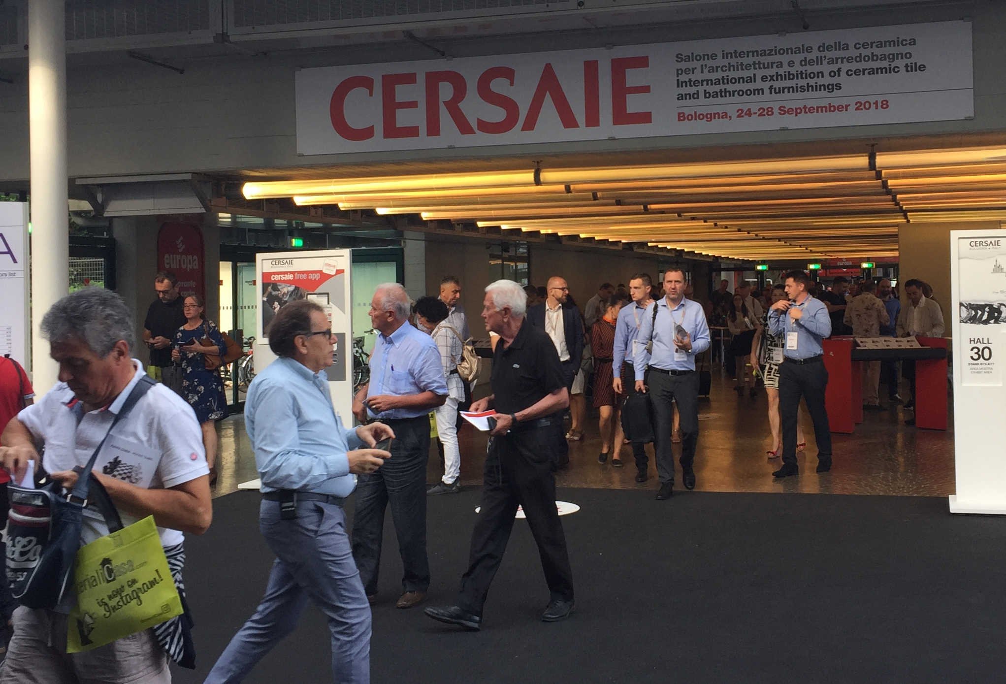 El azulejo prevé una contención del consumo internacional por las trabas comerciales