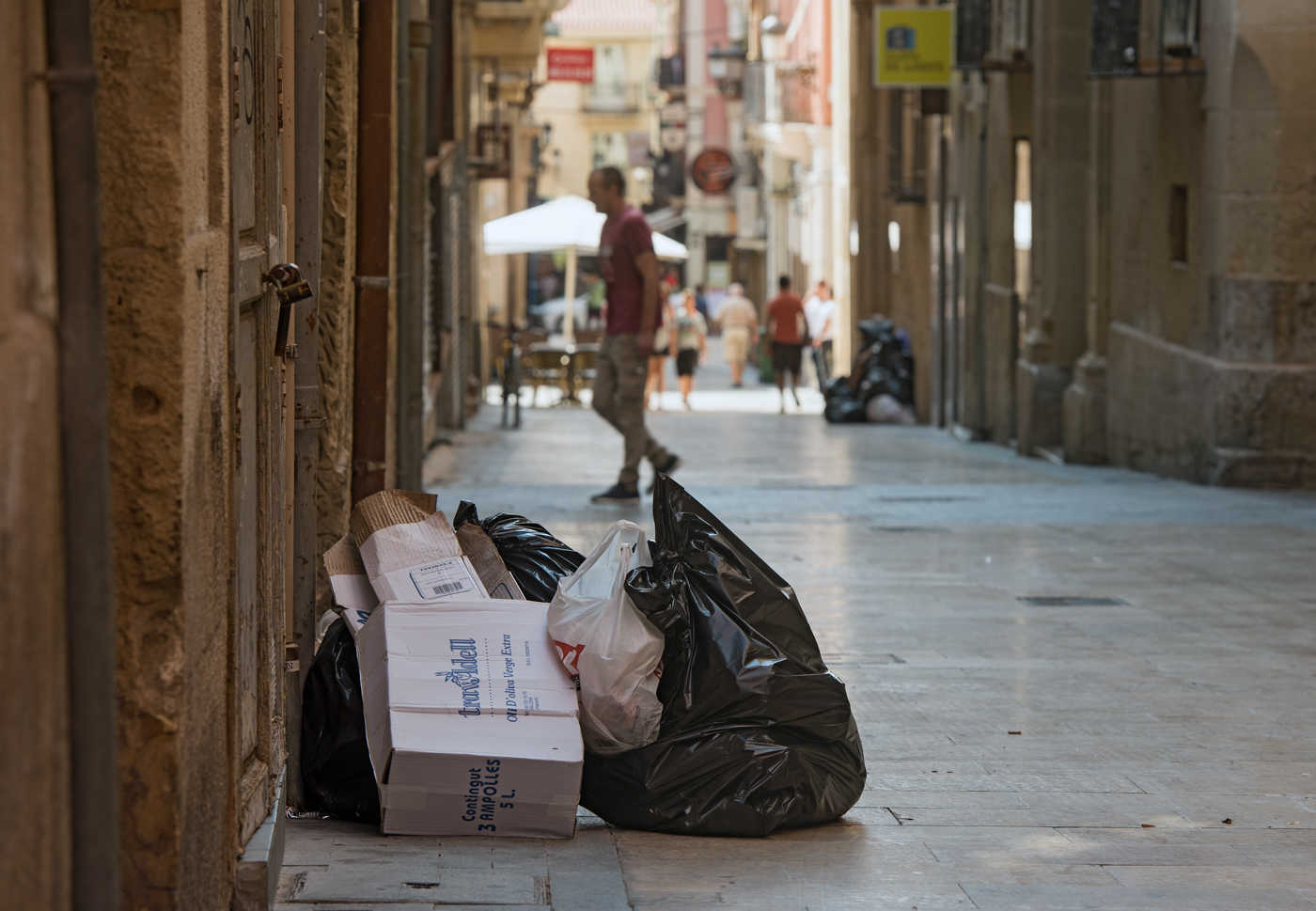Huelga en el servicio de recogida de basuras de Alicante (fotos RAFA MOLINA)