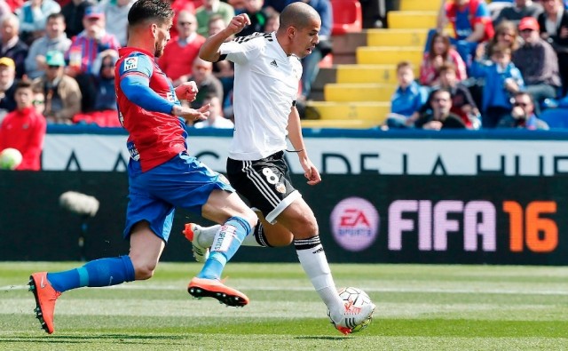 Las exigencias de Feghouli para renovar pierden fuerza con su discreto rendimiento