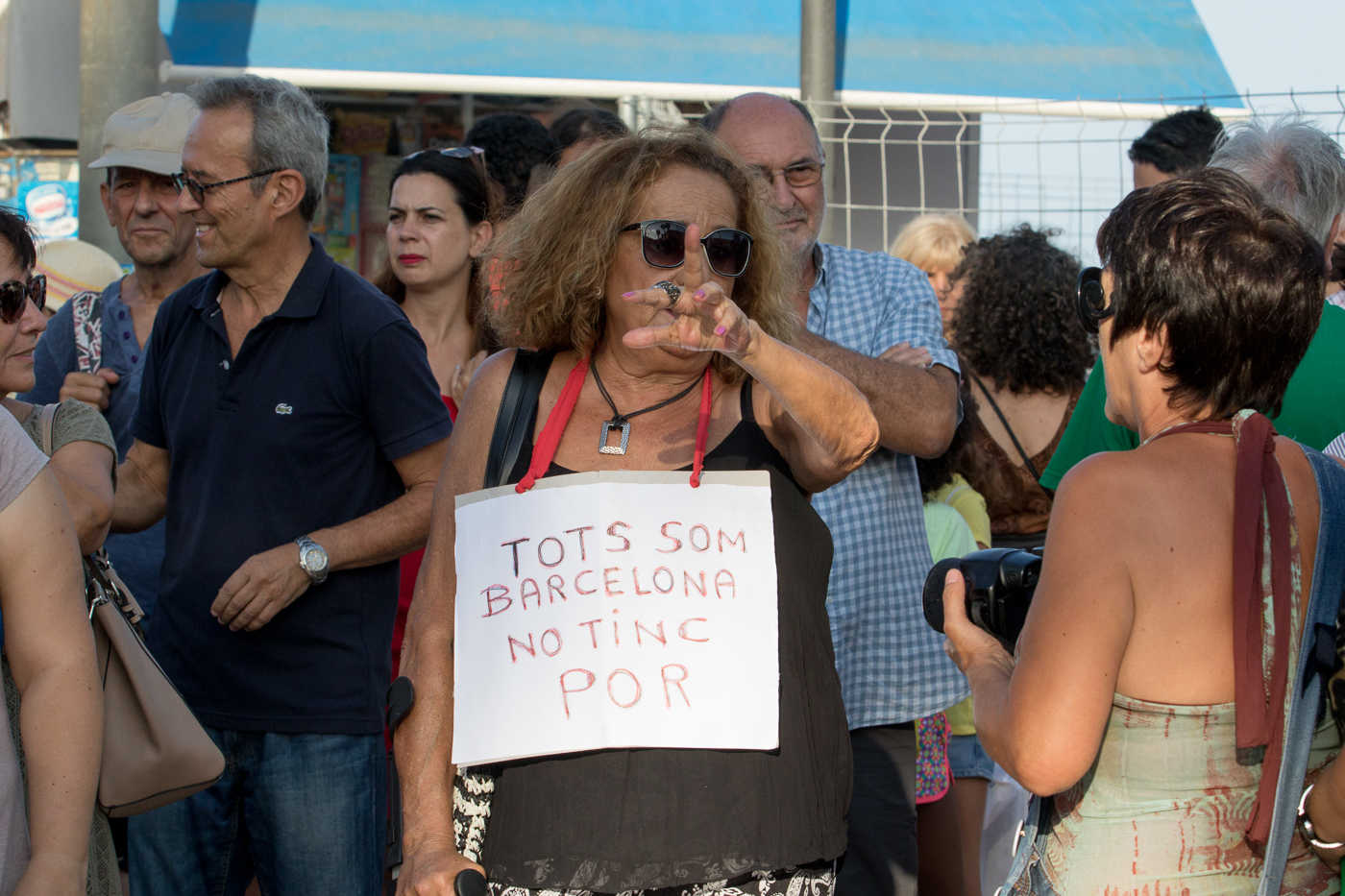 Concentración en Alicante para condenar los atentados en Cataluña (Fotos: PEPE OLIVARES)