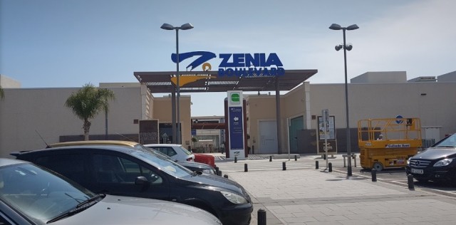 Cámara Orihuela pedirá al Ayuntamiento que cobre por el párking de Zenia Boulevard en suelo público