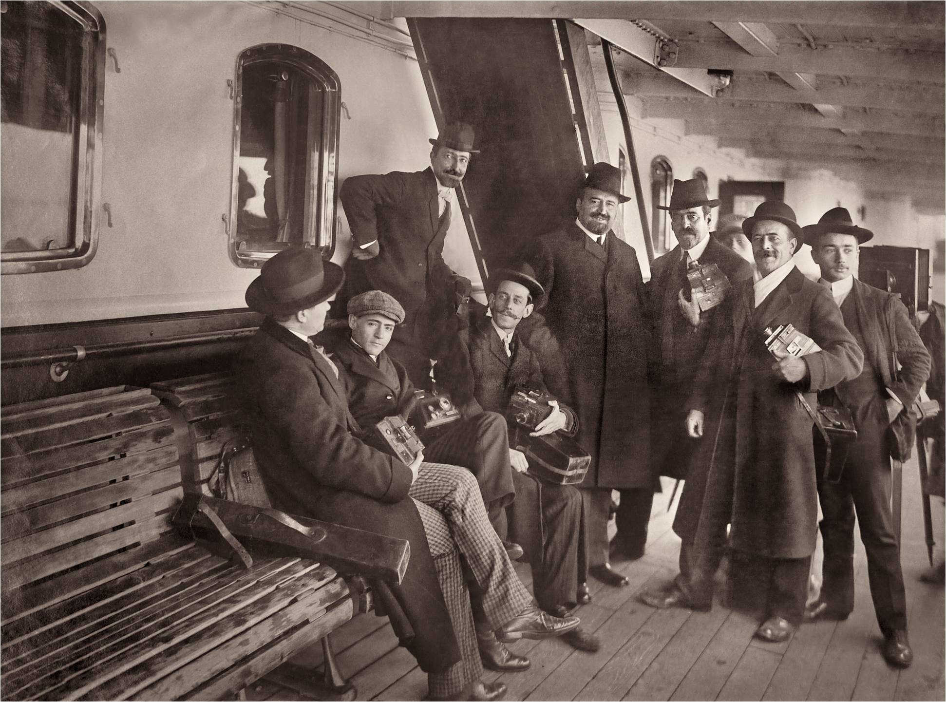 Blasco Ibáñez en fotos: una exposición recorre el origen del retrato español hasta la Guerra Civil