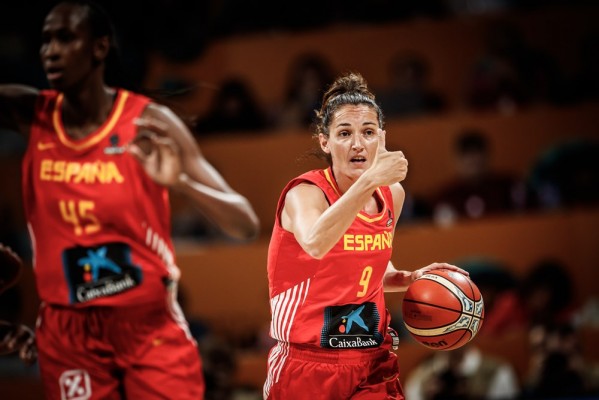 España renace por orgullo y jugará por las medallas (53-68)