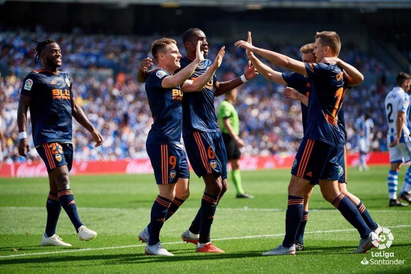 El Valencia respira en Anoeta 