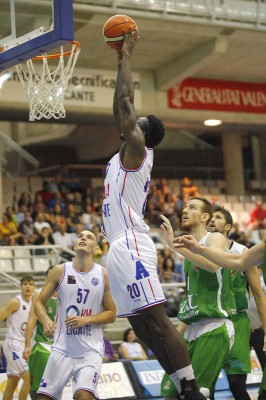 El HLA Alicante cierra la pretemporada con triunfo ante TAU Castelló y con buena pinta