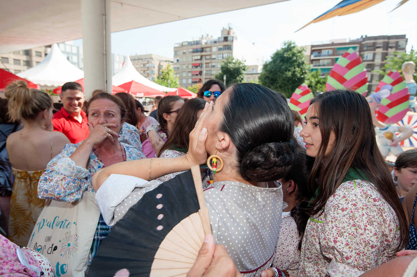 La foguera Séneca celebra el primer premio en categoría especial (fotos RAFA MOLINA)