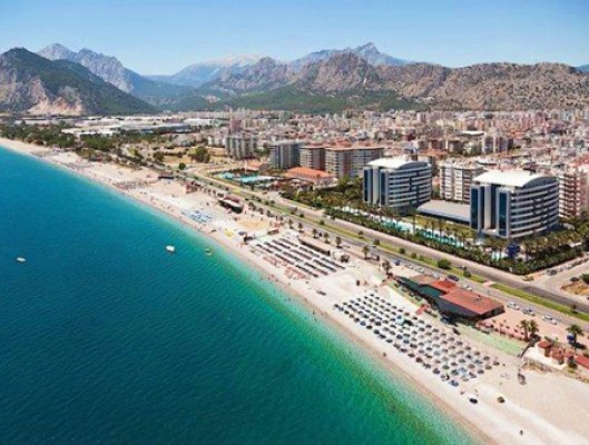 Los hoteleros de Benidorm, de expedición a Antalya, la ciudad turca donde ahora van los británicos