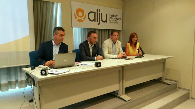 
Encuentro empresarial Plataforma 8 de marzo y AIJU en Ibi (fotos PEPE OLIVARES)