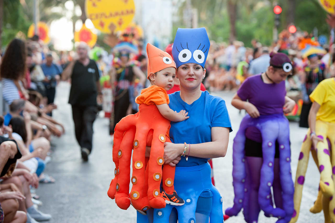 Desfile del Ninot de les Fogueres de Alicante (Fotos: RAFA MOLINA)