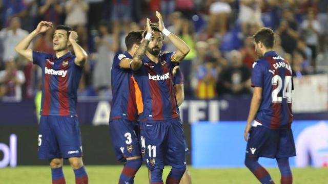 Morales se convierte en el tercer jugador con más partidos en la historia del club