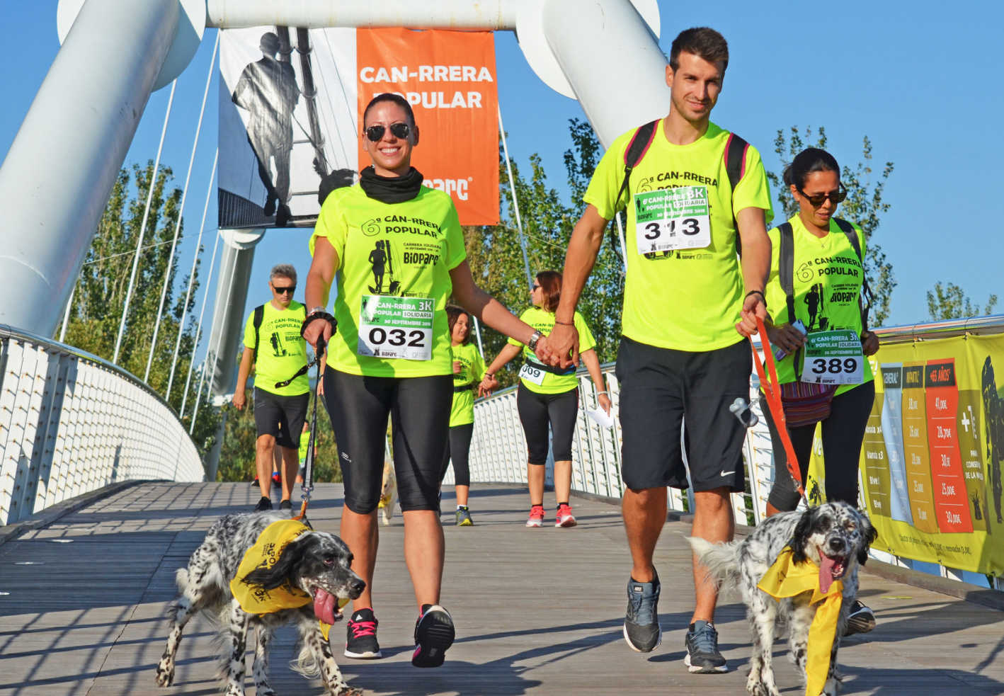Vecinos corren la 6ª Can-rrera de Bioparc con sus perros para salvar a los rinocerontes