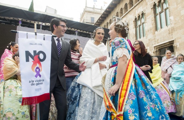 Más de 800 comisiones falleras se unen a la campaña ‘No a la violencia de género’ 