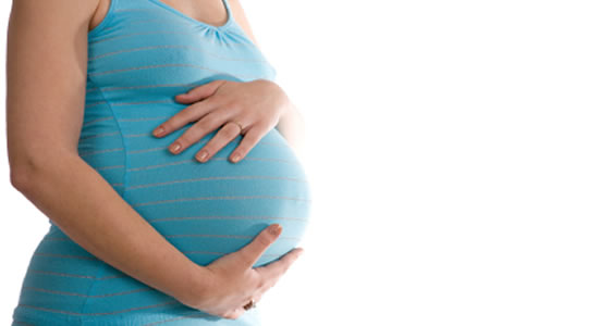 Las españolas, entre las que más retrasan la maternidad en la UE