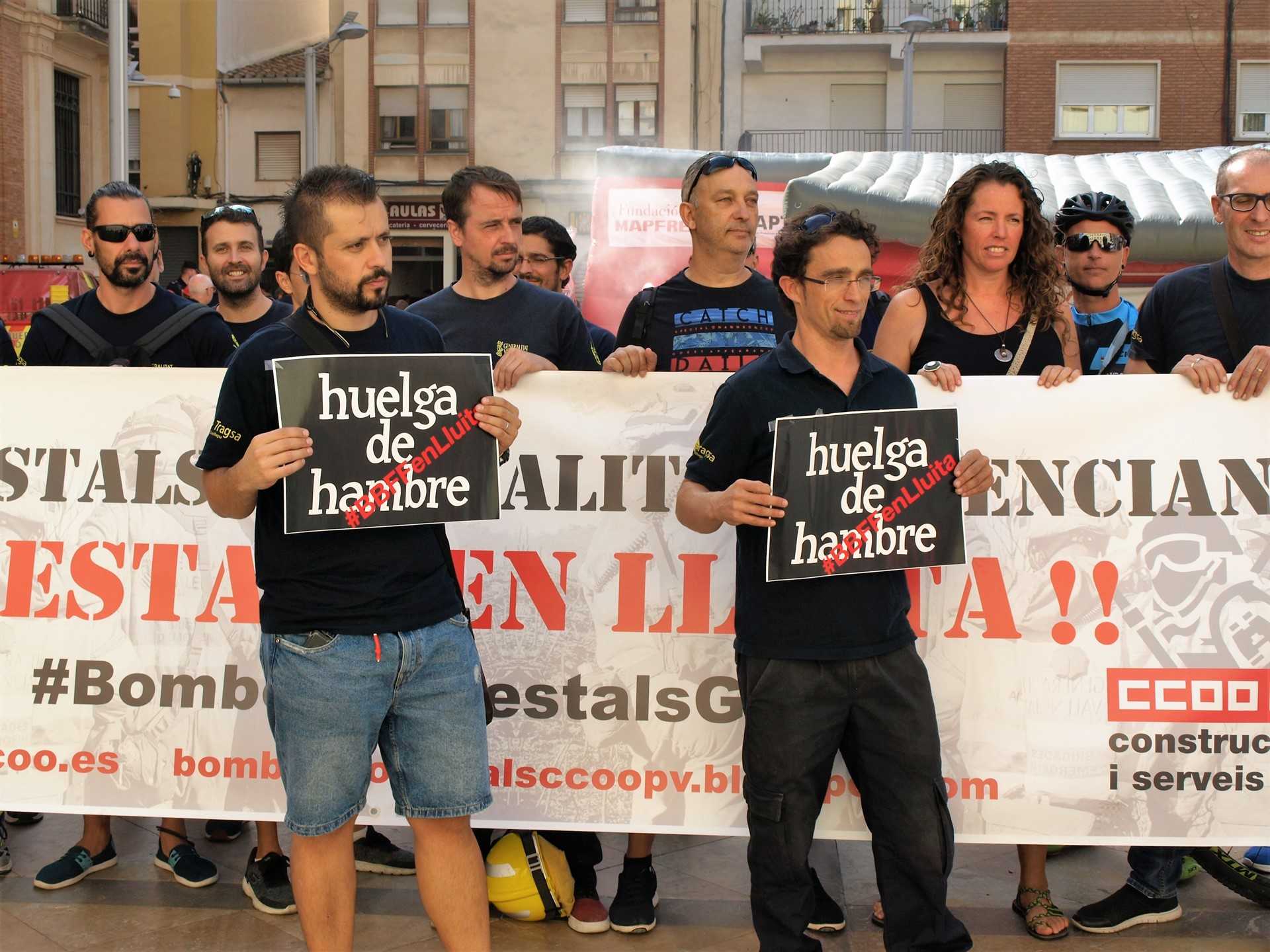 Los bomberos forestales aumentan la presión: dos de ellos inician una huelga de hambre