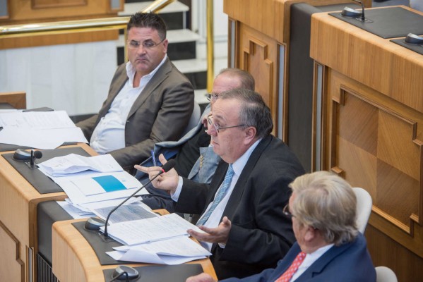 La mesa del agua insta a firmar el convenio del Júcar-Vinalopó que paralizó la moción de censura