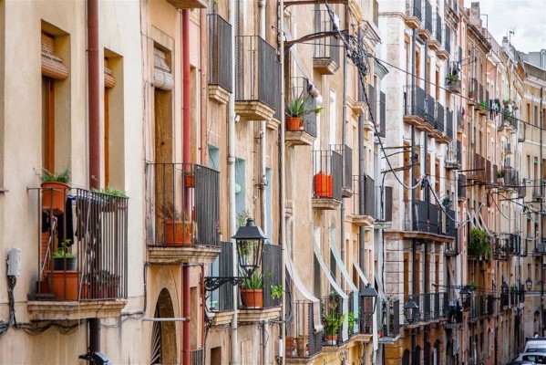 València y otras 13 ciudades y regiones piden a la UE reaccionar ante pisos turísticos ilegales