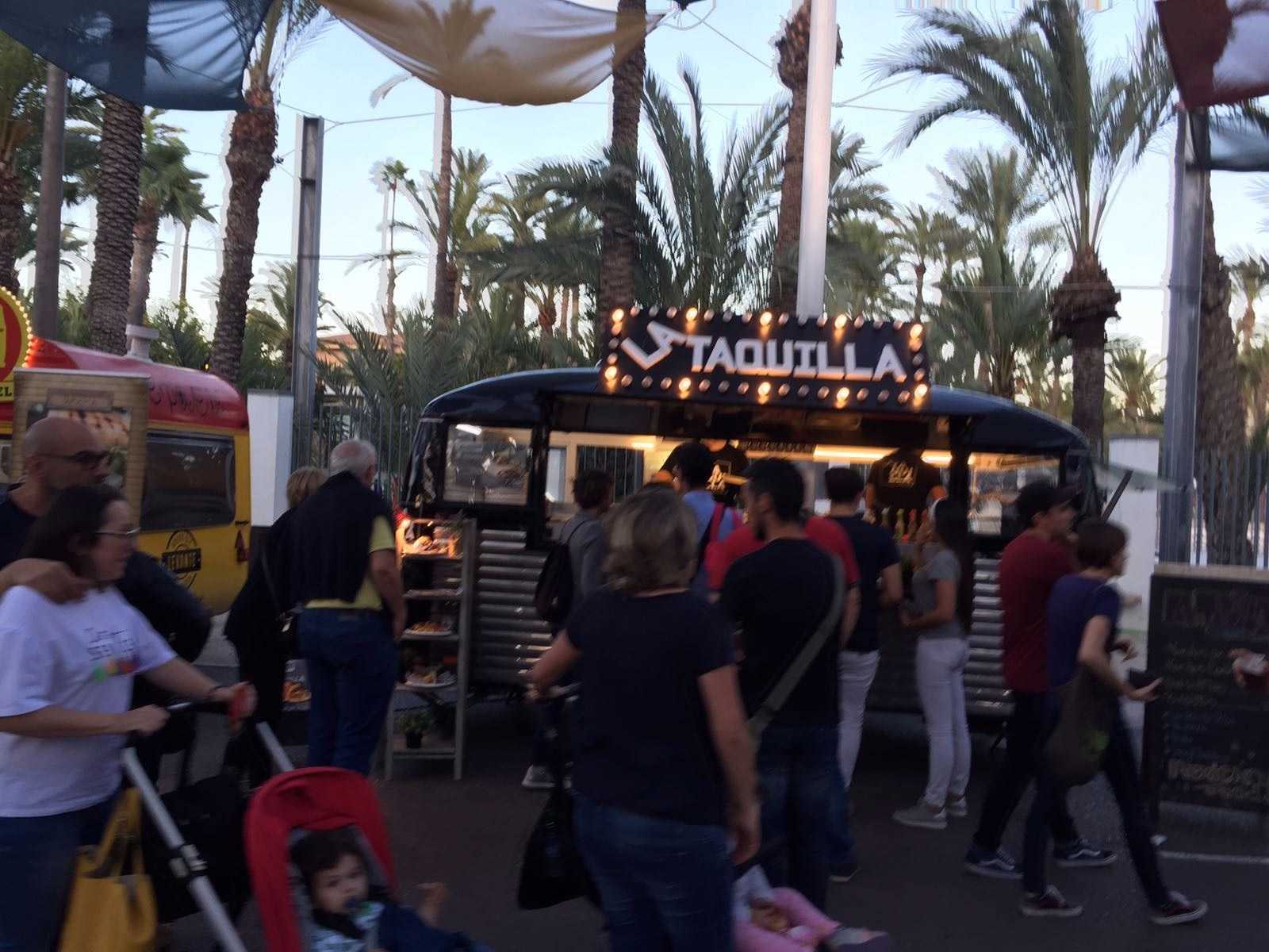 Food Street Market en el Paseo de la Estación de Elche