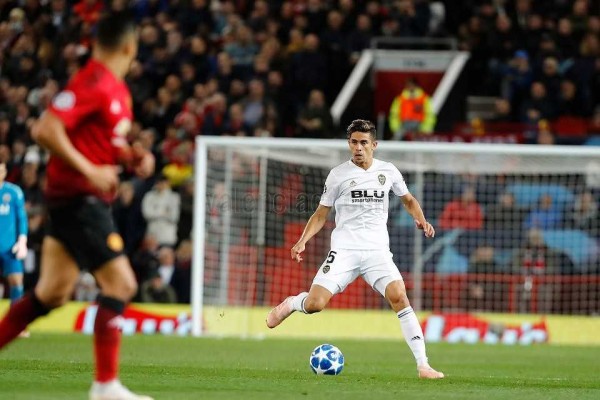 Gabriel Paulista se hace grande en Old Trafford