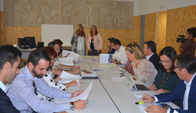 Alicante esquiva el caos: autoriza 4 de cada diez apartamentos turísticos pedidos con la nueva Ley