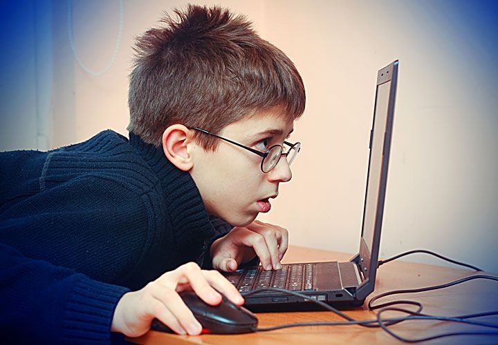 El 33% de los niños miopes pasa más de dos horas al día delante de un dispositivo electrónico