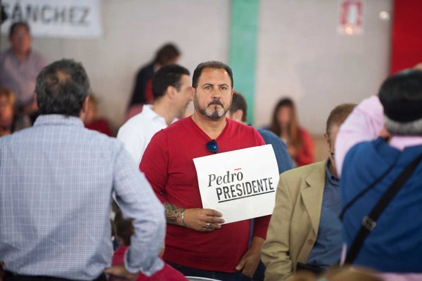 Pedro Sánchez presenta su candidatura al PSOE en Elche (Fotos: RAFA MOLINA)