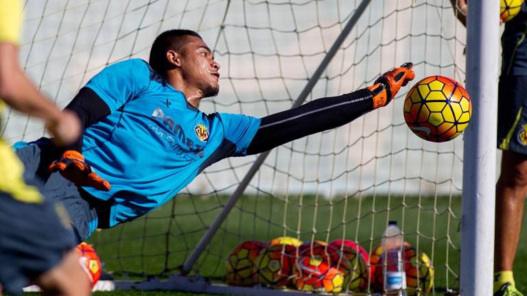 Areola, con un esguince, principal duda del Villarreal en Leverkusen