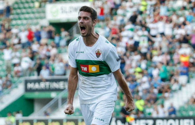Competición estima las alegaciones del Elche y anula la primera amarilla a Manu Sánchez