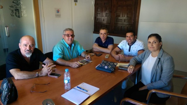 Orihuela se plantea cooperar de nuevo con Torrevieja para dar el servicio de taxis en la costa