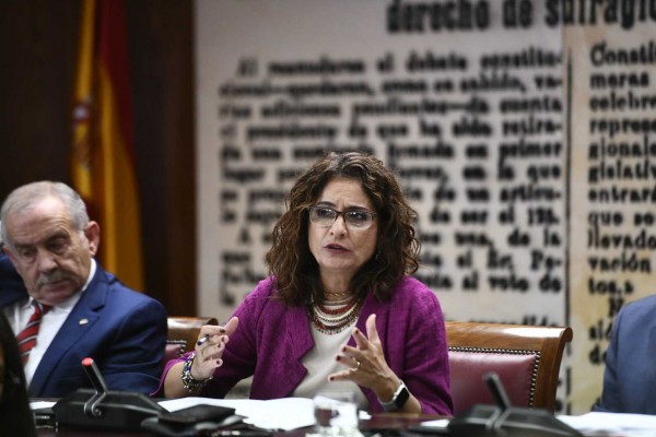 Montero denuncia la infrafinanciación de las CCAA: 