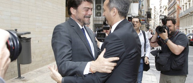 Radiografía de los sueldos de los alcaldes: de los 66.000 euros de Alicante a los 105 de Confrides