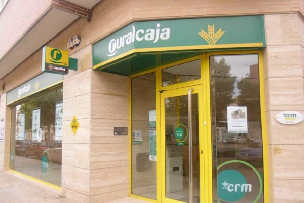 Treinta y dos oficinas bancarias cerraron en  Alicante en el primer trimestre, el 50% de los cierres de la Comunitat