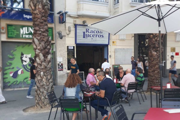 De la anchoa a la hamburguesa: El Racó de Luceros se redefine tras romper con La Fuente
