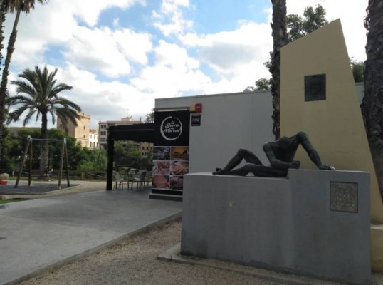 El tripartito aprueba desmantelar la terraza del mercado provisional de Elche 