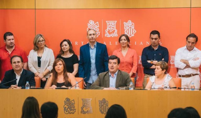 Ciudadanos registra su reforma del Estatuto sin la necesaria firma de otro grupo que la respalde